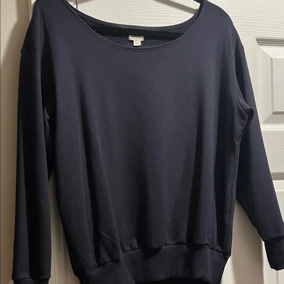 L'AGENCE Elegant Black Knit Top - Picture 1 of 4
